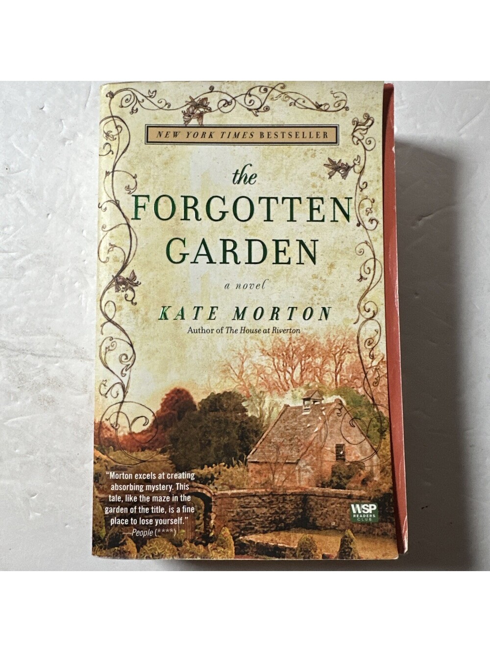 The Forgotten Garden: Novel Kate Morton Paperback Edition